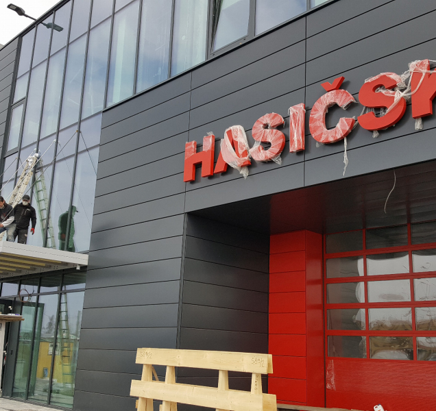 Hasiči chtějí dovybavit svou novou stanici