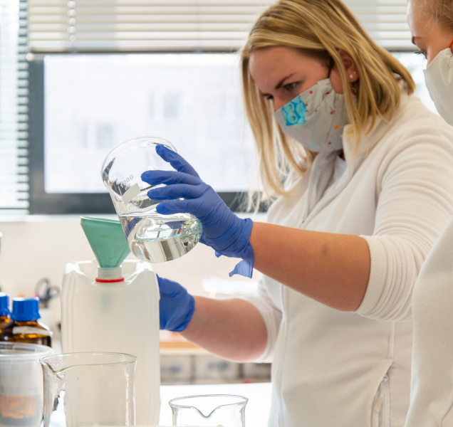 Fakultní nemocnice i nadále připravuje dezinfekci na ruce