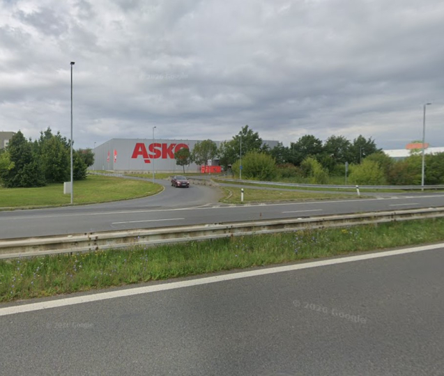 Stavba křižovatky u Aska omezila dopravu na Pražské