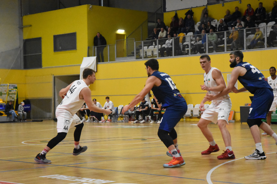 Basketbalisté BK REDSTONE hrají v Ostravě se sousedem v tabulce