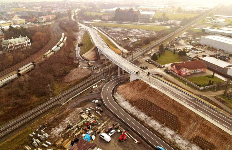 Řidiči se dočkali kýženého nadjezdu nad železničním koridorem