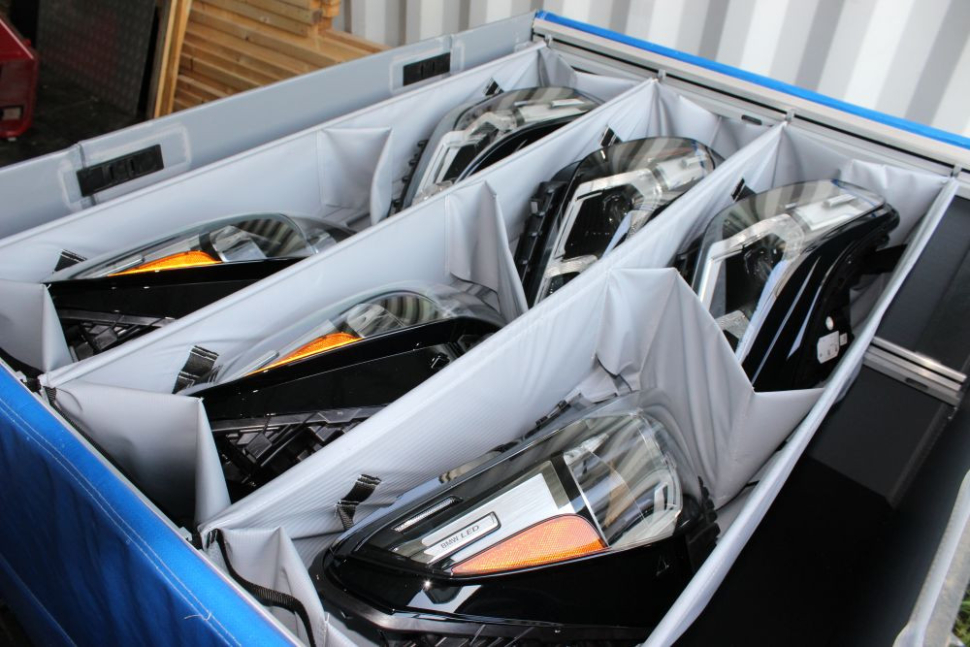 Dva muži ukradli světla za téměř dva miliony