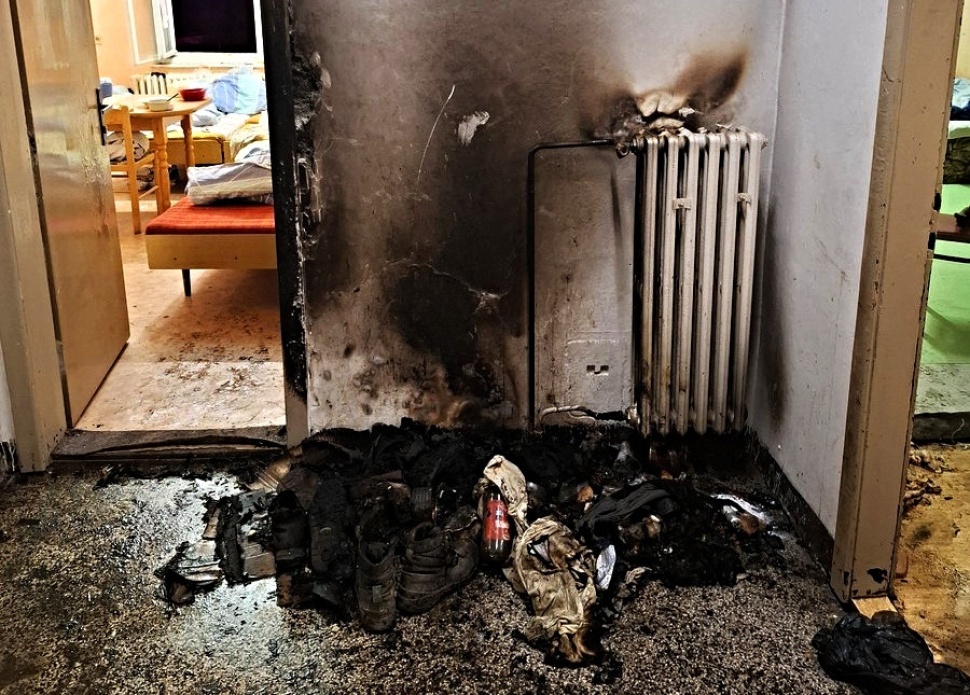 Ranní zásah v ubytovně: pětatřicet evakuovaných