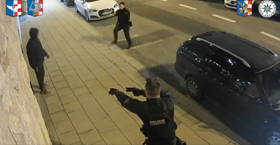 S nožem v ruce zaútočil na policisty