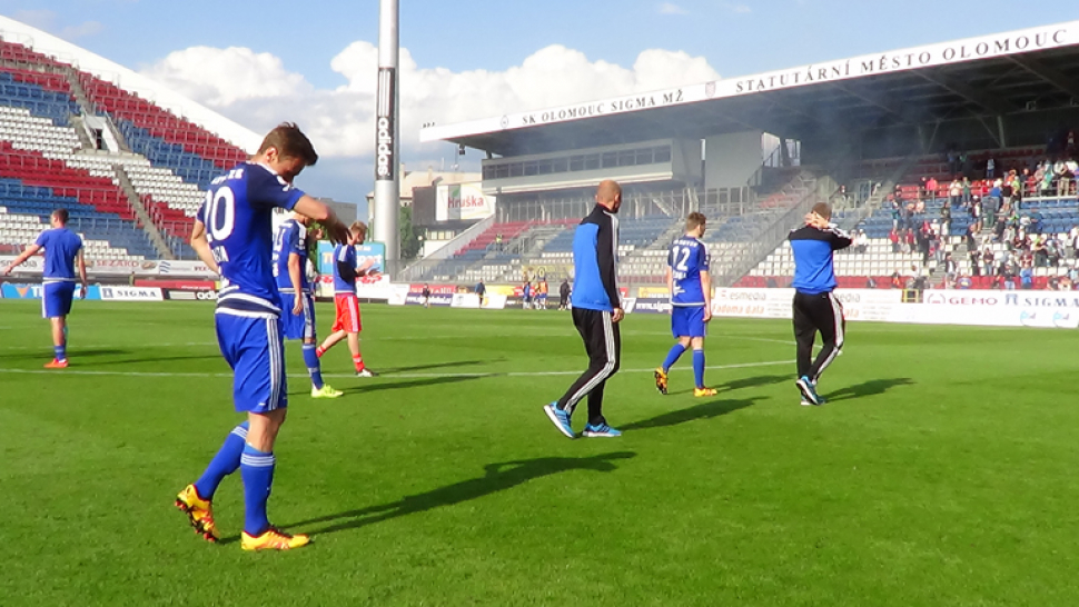 Bohužel. Výsledek 6:0 a chodecké závody teplických obránců nic neřešily