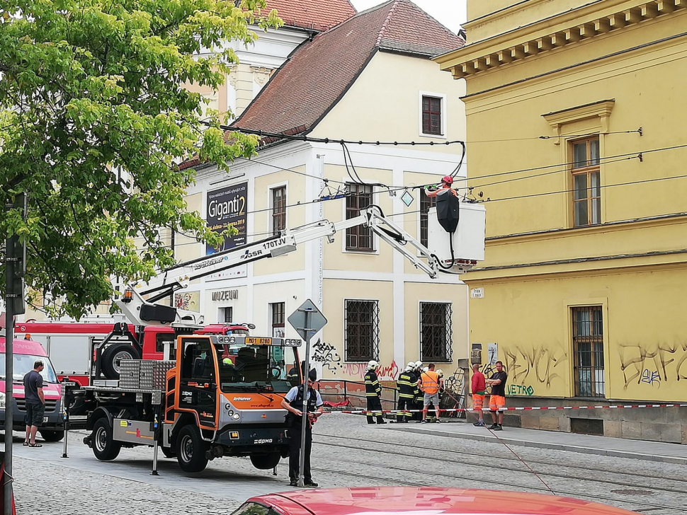 Nehoda u Muzea: Škoda na rozvodné skříni je za čtvrt milionu