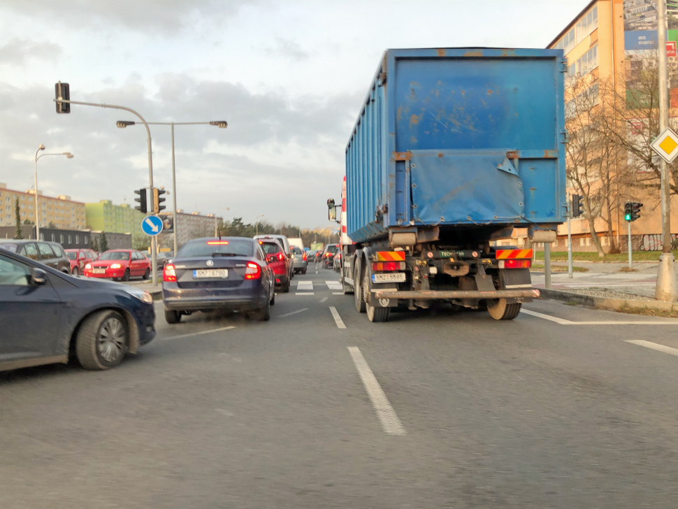 Dopravní kolaps dusí Olomouc: Co říkají politici?