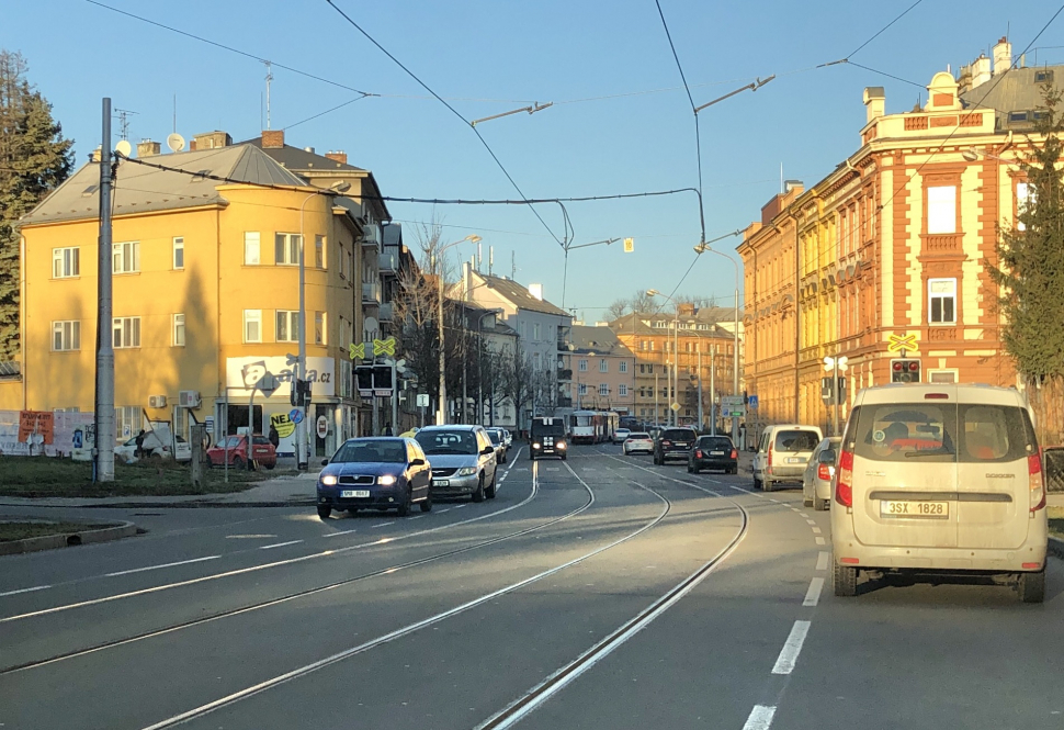 Wolkerova je od včerejška průjezdná, oprava přejezdu skončila